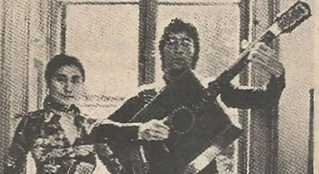 Yoko Ono (left) and John Lennon (right) posing for a photo for the Indonesian magazine 'Varianada', number 79 (1972)