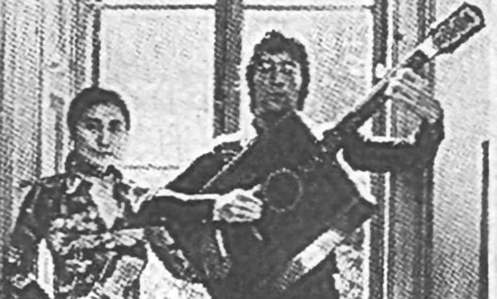 Yoko Ono (left) and John Lennon (right) posing for a photo for the Indonesian magazine 'Varianada', number 79 (1972)